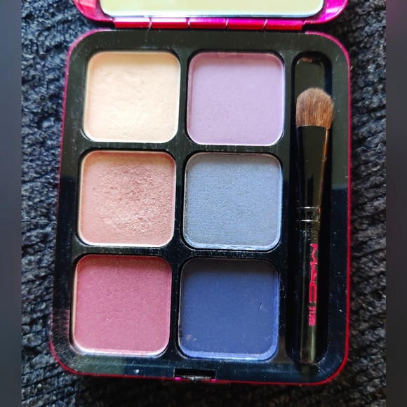 NEW MAC Cosmetics Infatuating Rose: 6 Cool Eyes - Picture 2 of 3